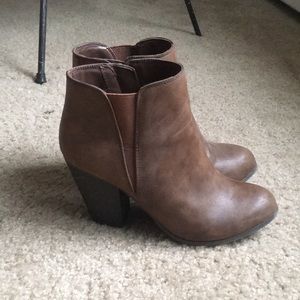 Fergalicous booties, like new